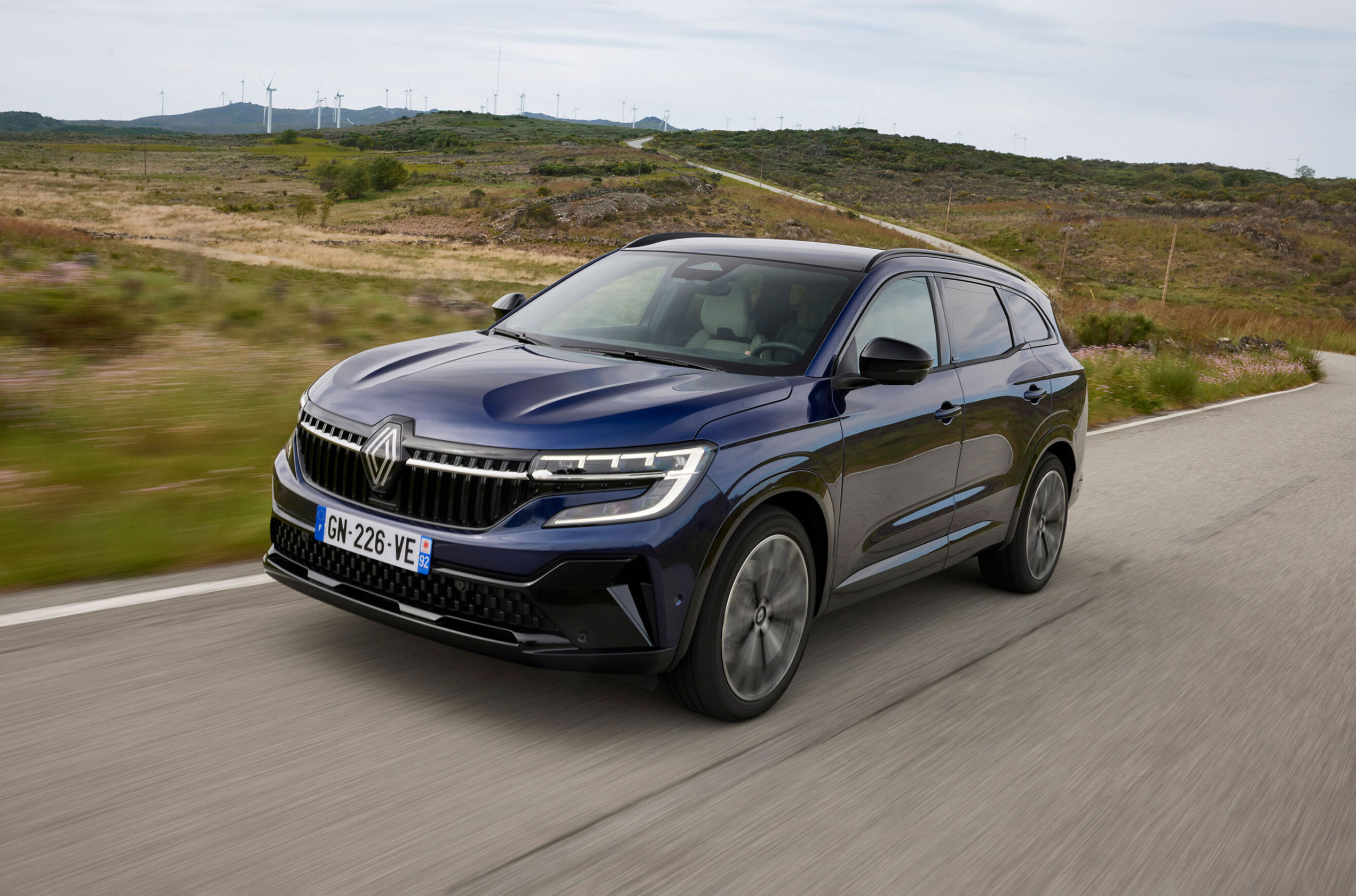 DER NEUE RENAULT ARKANA: SUV-COUPÉ MIT ELEGANTEN LINIEN UND HYBRIDTECHNIK -  Auto Roth